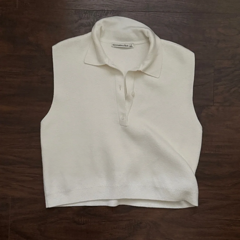 NWOT Abercrombie Sleeveless Polo - Picture 2 of 2